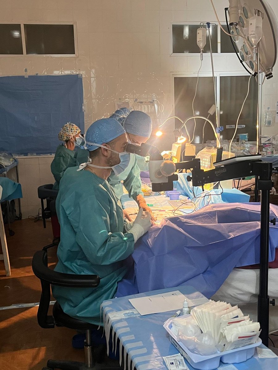 Equipo médico Fundación Elena Barraquer — Tanzania 300 cirugías